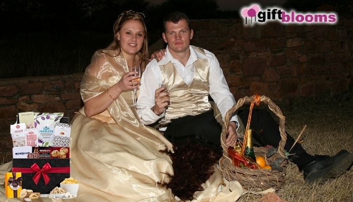 Seven Awesome Anniversary Gift Basket Ideas for Couple