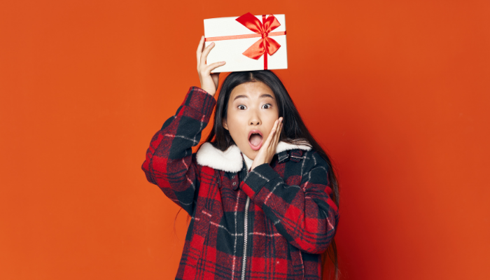  Surprise Her With A Beautiful Gift On A Special Date 
