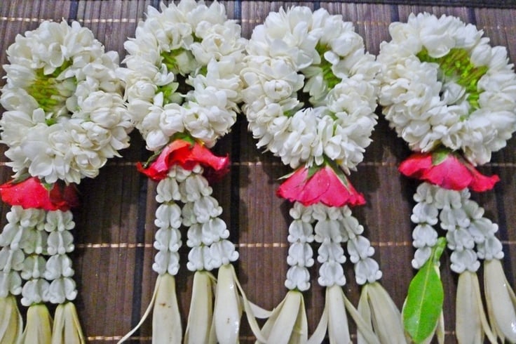 Gorgeous Jasmine Garland