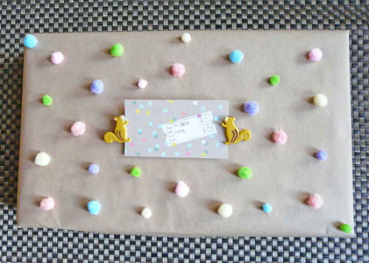 Pom Pom Gifts Wrapping