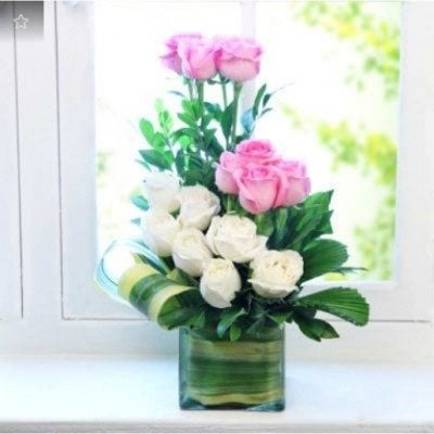 Glass Vase Of 7 Pink N 8 White Roses (As Shown)