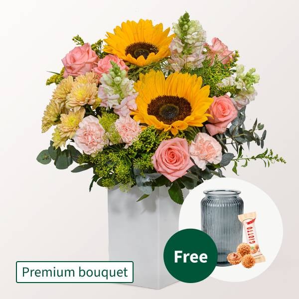 Premium Bouquet Prachtvoll with Premium Vase & 3 Ferrero Giotto