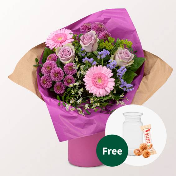 Flower Bouquet Herzenstraum with vase & 3 Ferrero Giotto