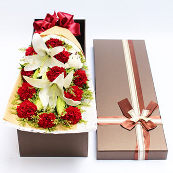 Love Note (red carnations)