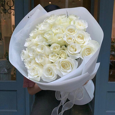 Clear Love (33 roses)