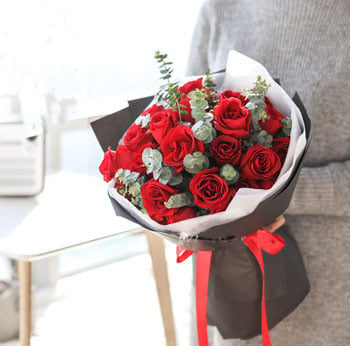 Witness Of Love (19 roses)