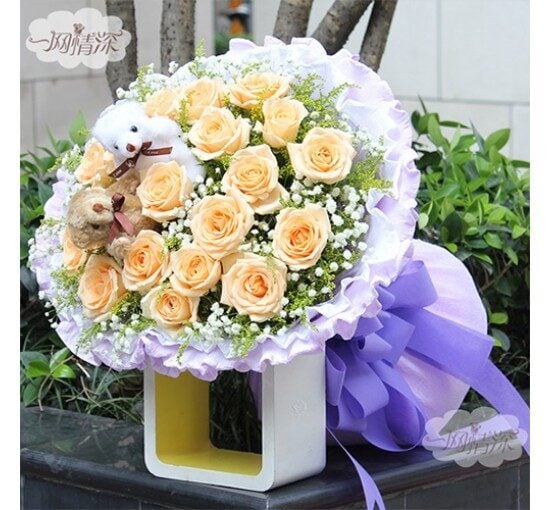 Champagne Rose Bouquet (Basic)