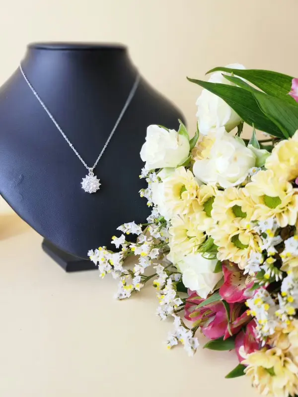 Clear Diamond Elegance