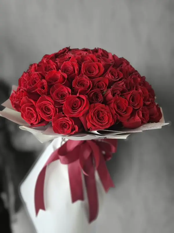 100 Rose Affair
