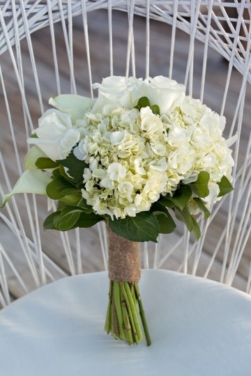 WB02 White Elegant Bouquet