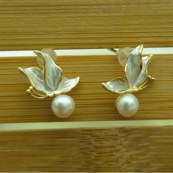 Pearly Leaf Earrings with White Pearls