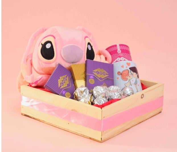 KISS & TELL HAMPER