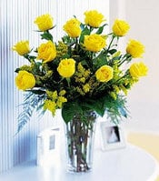 1 Dozen Yellow Roses In A Vase