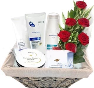 Cosmetic Gift Basket With 6 Piece Red Roses