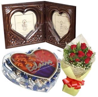 Wooden Photo Frame With6Pcs Red Roses And Heart Shape Chocolate