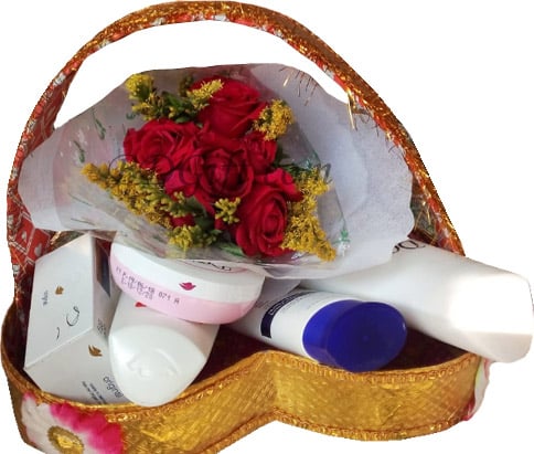 Cosmetic Gift basket W/ 6 Piece Red Roses