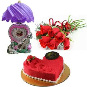 (38) Cake W/ Flowers & Lamp