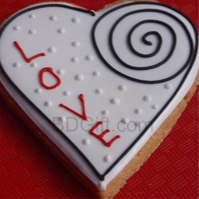 3.3 pounds Vanilla Heart Cake