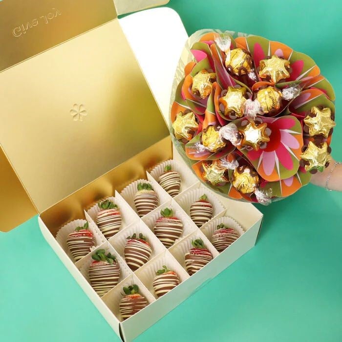 Strawberry and Bouquet Gift Pack