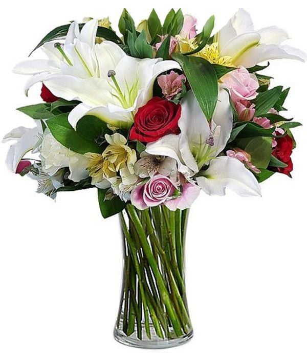 Mary bouquet with elegant lilies