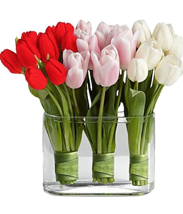 Glass vase with 27 tulips in three colors - with the vase