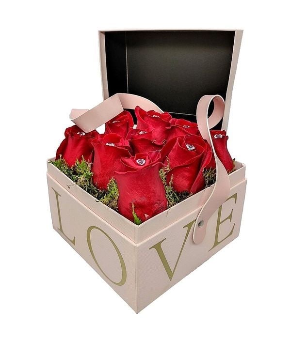 Love box with sparkling roses