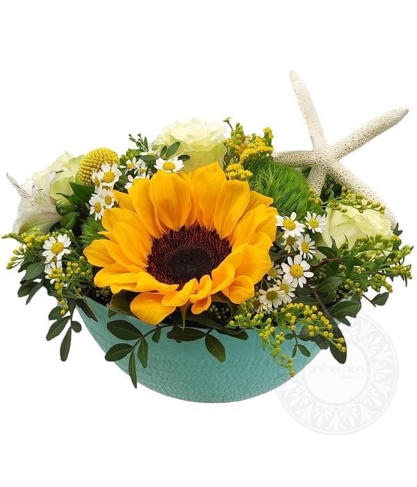 Arrangement with sunflowers and roses (Basic)