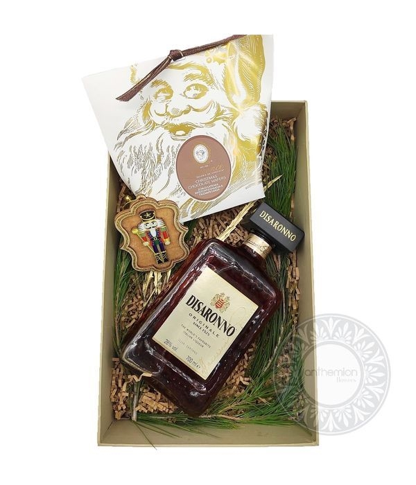 Gift box with waffers and DISARONNO