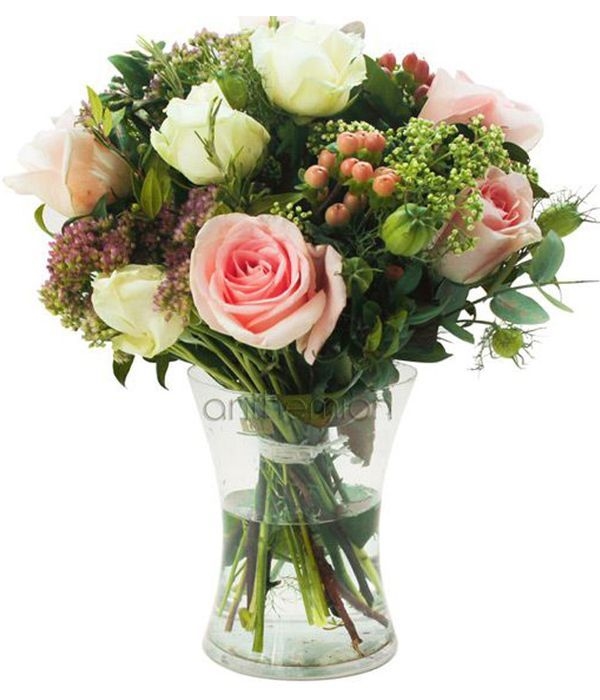 Pink and white roses with hypericum (Basic)