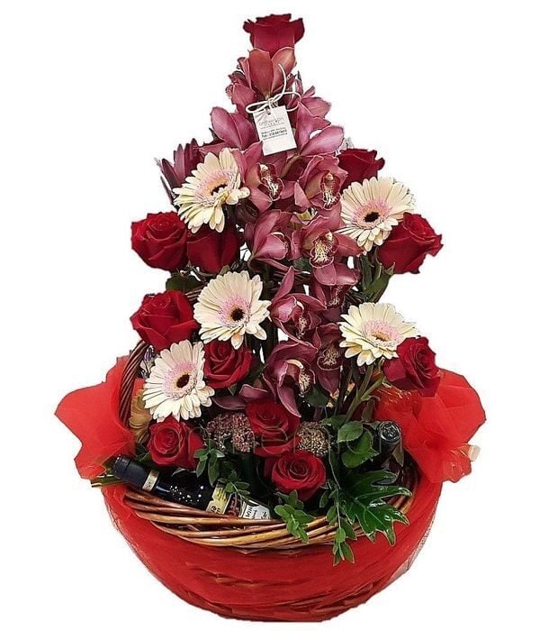 Flower arrangement with four wines