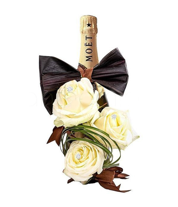 Moet 700Ml And White Roses