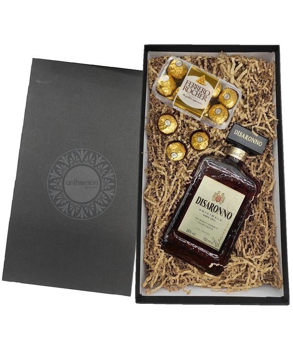 Gift box with Disaronno liqueur and chocolates
