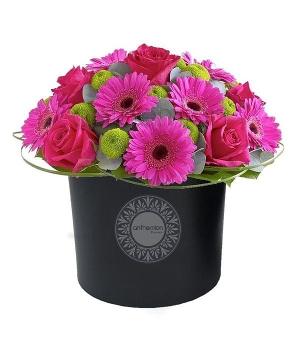 Black round box with fuchsia flowers (Basic)