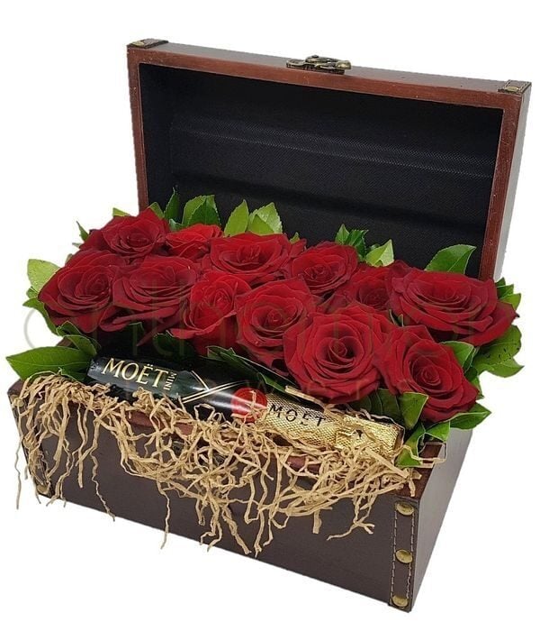Chest with red roses and a Moet