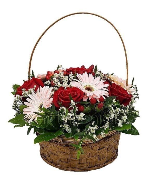 Basket with roses and gerberas (Basic)