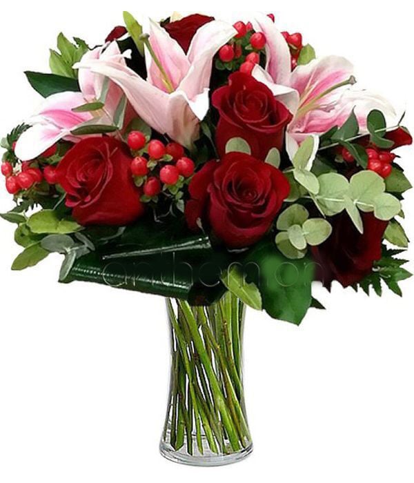 Bouquet With Red Roses And Lilies (Basic)