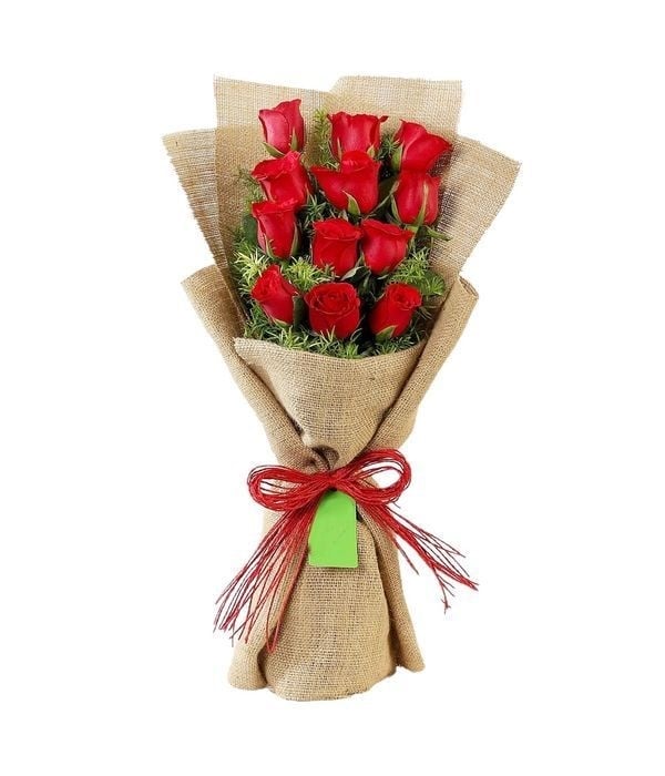 Red roses with burlap wrap (Basic)