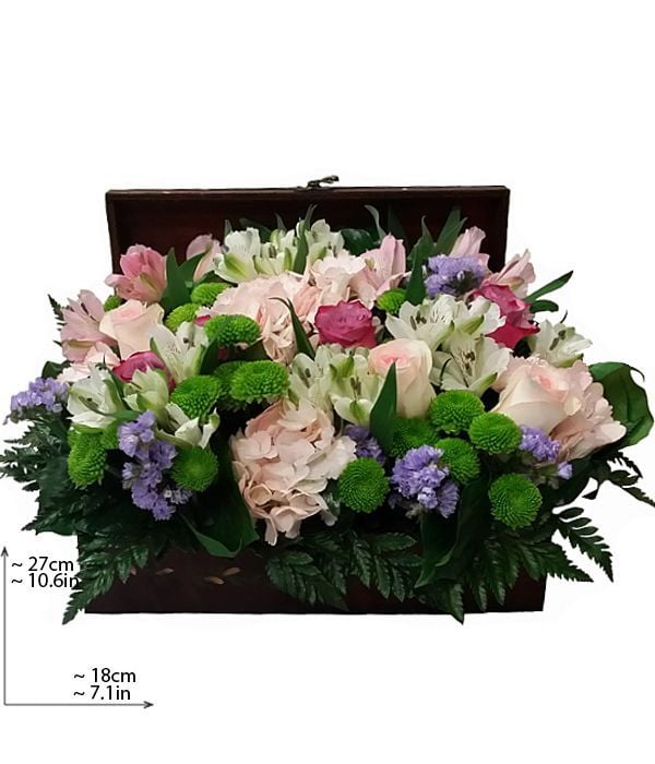 Sweet Arrangement in wooden chest (Basic)
