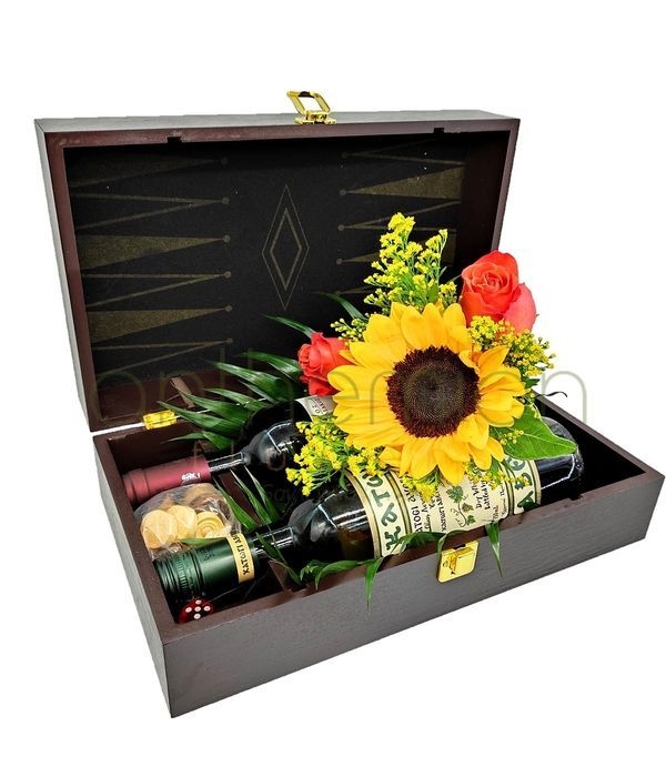 Arrangement of 2 wines in chest - backgammon