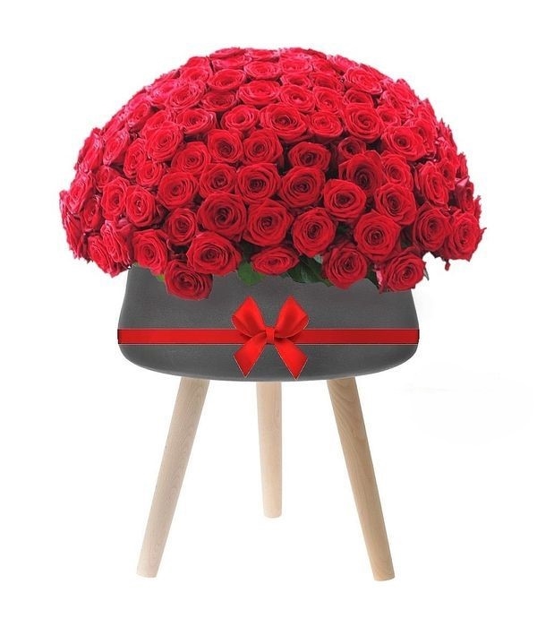 200 Roses In A Ceramic Pot With Wooden Legs