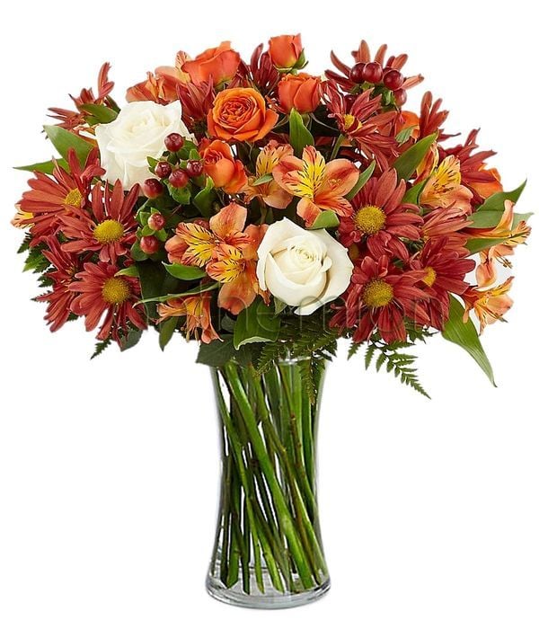 Ifigenia with seasonal flowers (Basic)