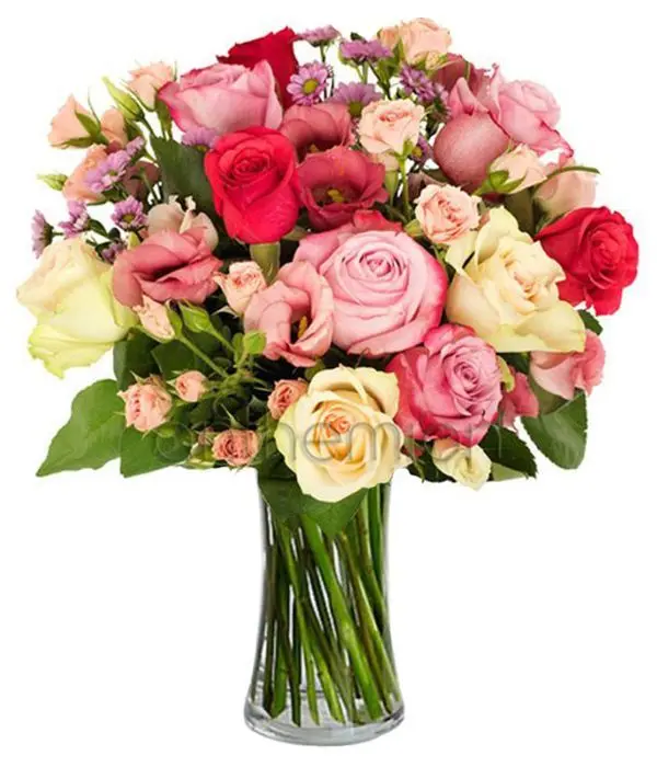 Sweet bouquet of roses and lysianthus