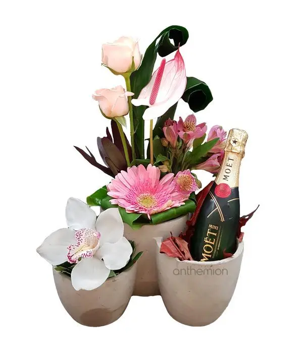 Triple base with flowers and a small MOET