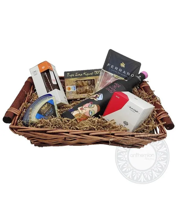 Gourmet basket with rosé wine