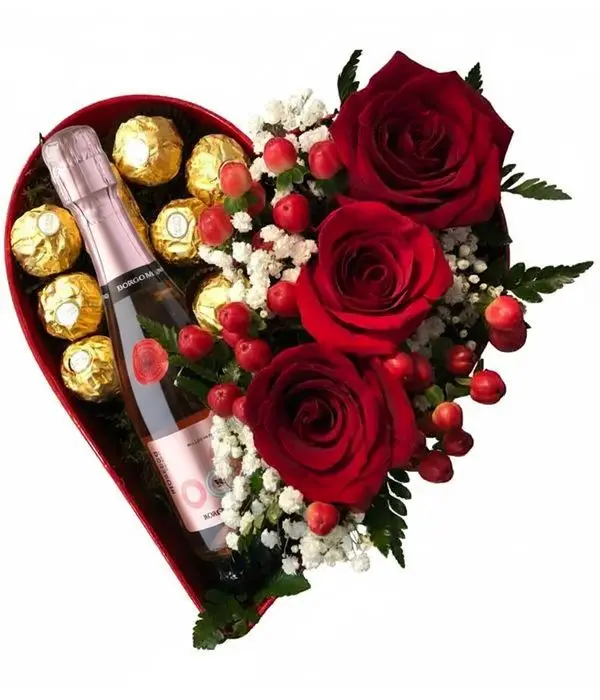 Heart base with roses, chocolates and Prosecco