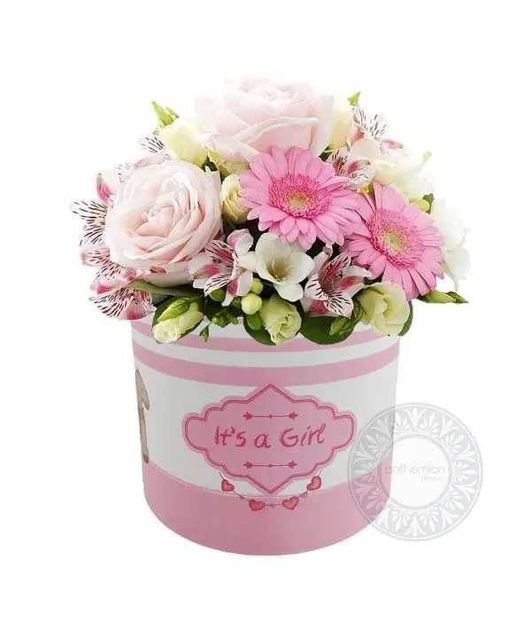 Hat box with white and pink flowers
