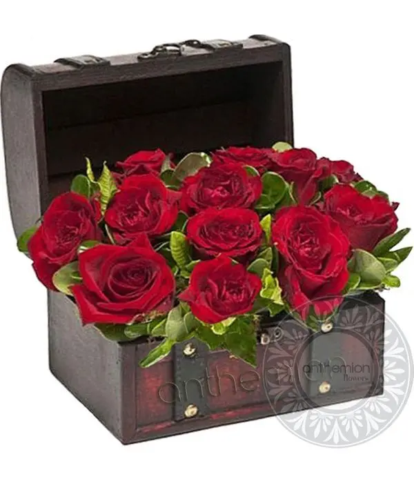 Treasure Chest of 12 Red Roses (Basic)