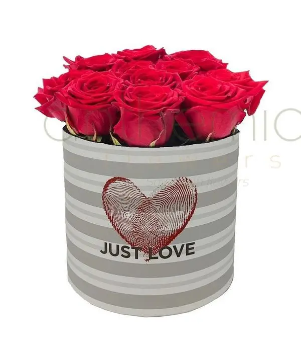 Red roses in just love box (Basic)