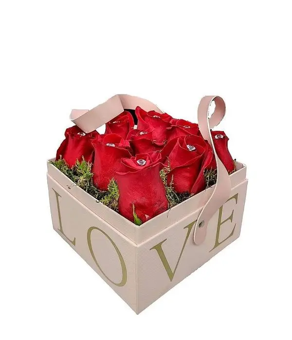Love box with sparkling roses