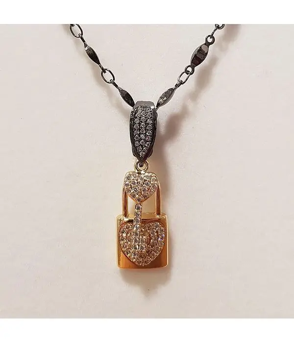 Pendant padlock with heart key